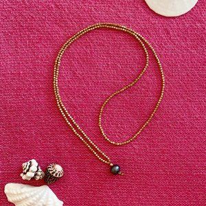 BLACK PEARL AND BRASS BEAD NECKLACE